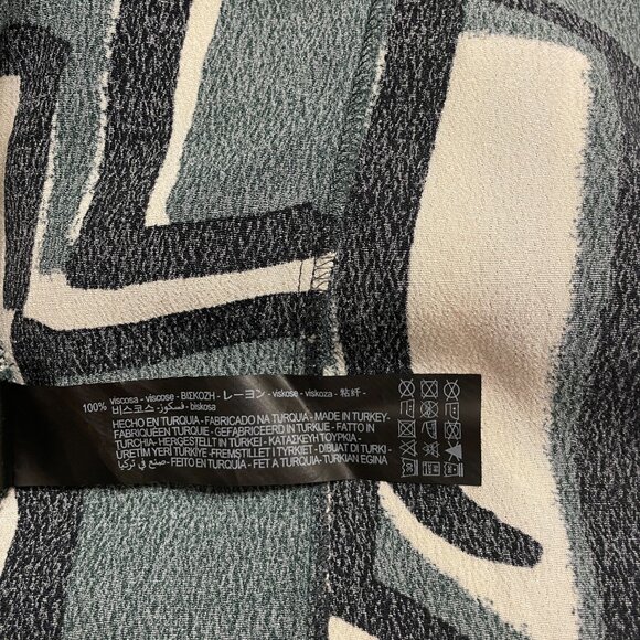 ZARA Long Sleeve Wearable Art Abstract Green/Black Frida Dress, Size Medium - Picture 7 of 7